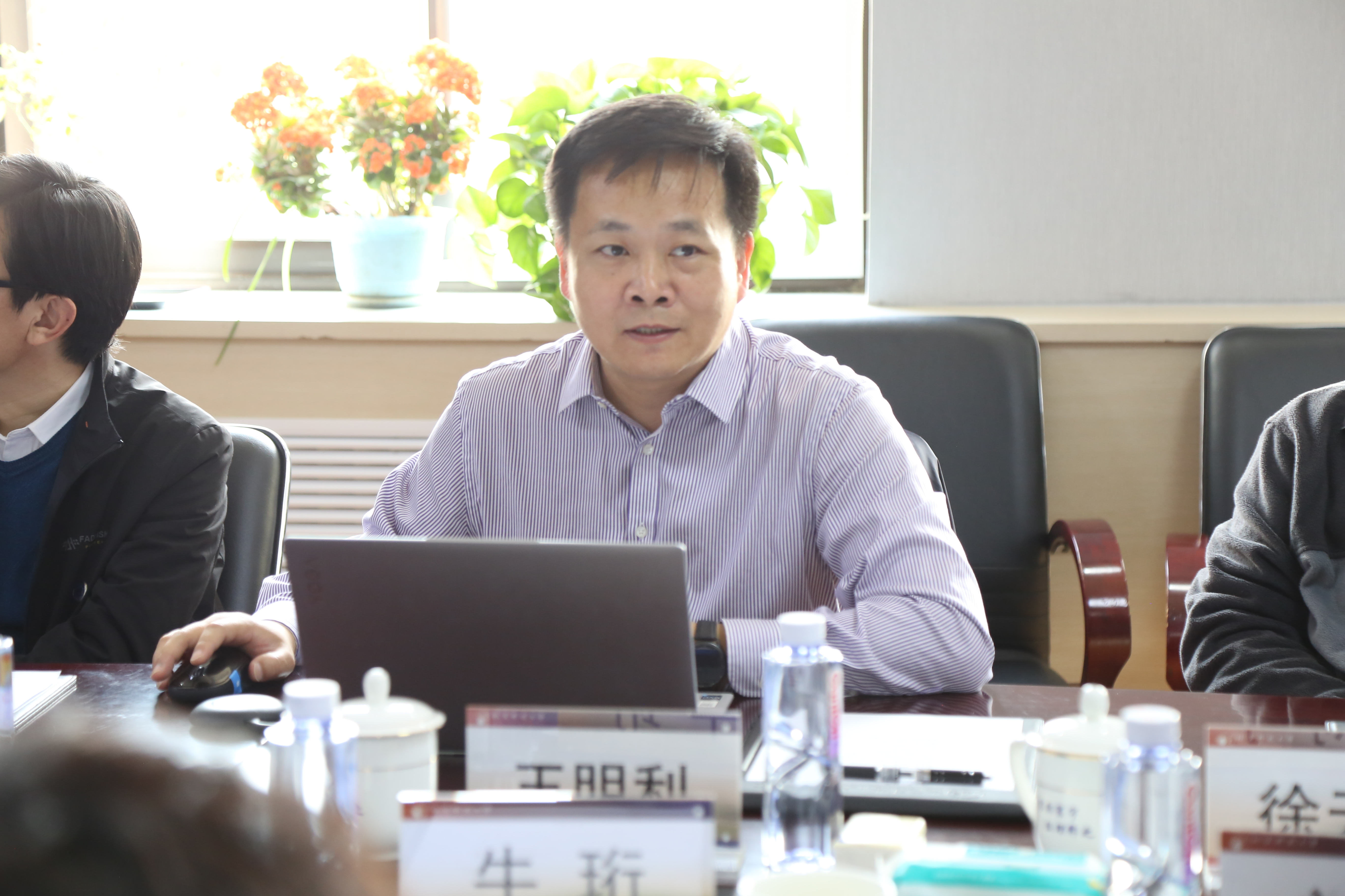 0ff55852b3ee2da40f74bdaf22ae8a29.jpg 0ff55852b3ee2da40f74bdaf22ae8a29.jpg